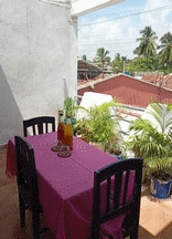 Table sur la terrasse à Majunga